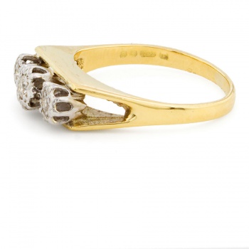 18ct gold Diamond 3 stone Ring size K